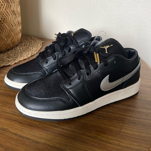 NEW - Jordan 1 Low SE Black Silver Sail Gold - Picture 1 of 6